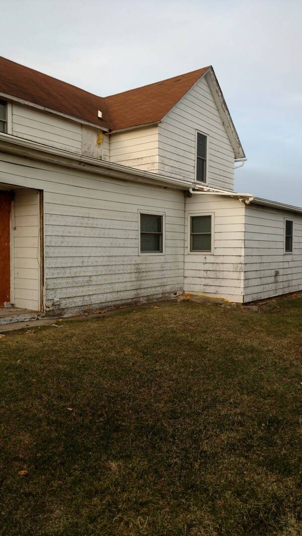 One of the sides of the Elkhart Farmhouse before Basement RX replaced its foundation.